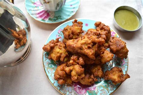 Crispy Light Cauliflower Pakora - The Fiery Vegetarian