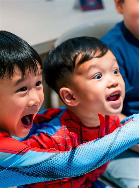 胡杏兒孻仔3歲生日獲全家人開派對吻賀 壽星仔面對鏡頭古靈精怪極具演藝天賦 Tvb 無綫電視