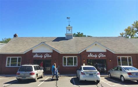 Shady Glen Has The Most Delicious Burgers In Connecticut