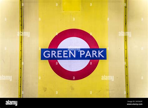 Green Park Tube Sign Stock Photo Alamy