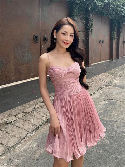 Style đi biển Chi Pu Không bikini nửa kín nửa hở vẫn quyến rũ 2sao