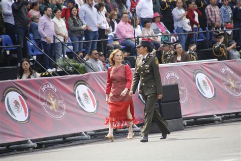 Qué vestido usó Beatriz Gutiérrez Müller en el Desfile Cívico Militar