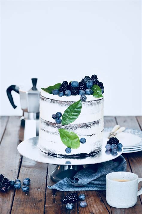 Chocolate h4 Black fruits naked cake Naked cake au chocolat myrtilles et mûres