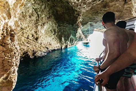 Zakynthos: Shipwreck Beach and Blue Caves Land and Sea Tour