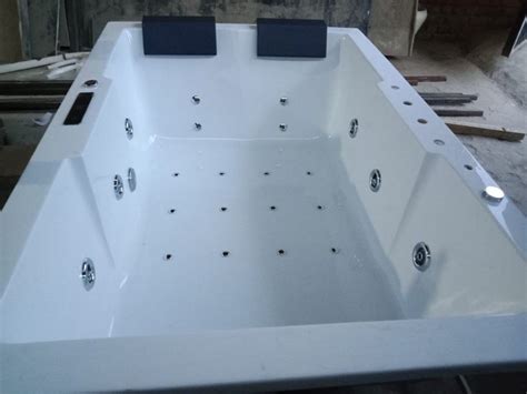 White Acrylic Jacuzzi Massage Bathtub Home At Rs 130000 In Ghaziabad Id 2851622778655