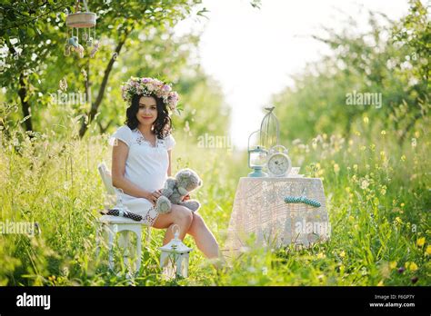Pregnant Gorgeous Brunette Woman Hi Res Stock Photography And Images Alamy