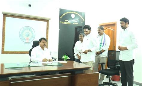 Video CM Jagan Files Nomination In Pulivendula YS Jagan Nomination