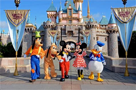 An Amazing Trip to Disneyland | Traveler's Life