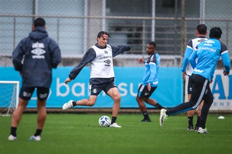 Geromel se aproxima de retorno no Grêmio em busca de sequência até o