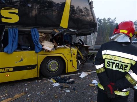 Wypadek Autobusu Na Autostradzie A W Orach Po Zderzeniu Z Ci Gnikiem