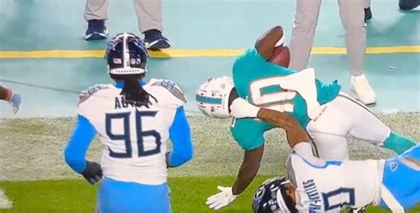 Miami Dolphins Tyreek Hill Return To Field Questionable After Injury