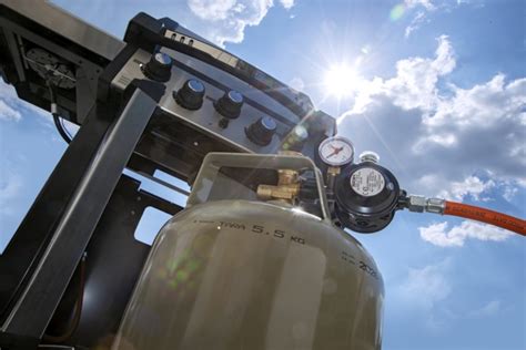 Gasflasche im Unterschrank des Gasgrills lagern auch bei großer Hitze