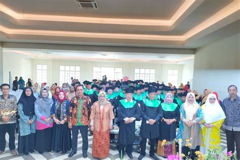 78 Siswa Sekolah Lansia Di Lombok Tengah Diwisuda ANTARA News