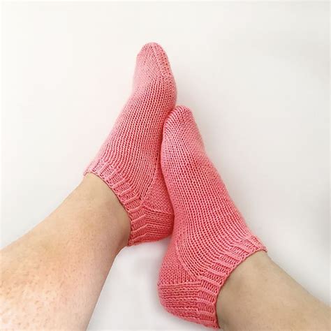 Simple Dk Shortie Socks Pattern By Woolfield Nicole Bracey Sock