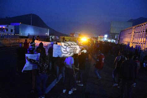 Bloquean La Autopista Puebla Orizaba Exigen La Aparici N De Marco