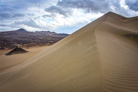 Dunas De Areia No Deserto Da Nazca Ica Peru Imagem De Stock Imagem