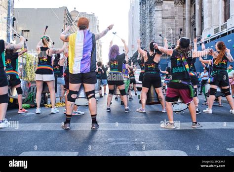 Members Femen Feminist Protest Group Fotos Und Bildmaterial In Hoher