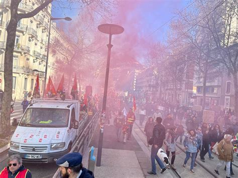 En direct Grèves et manifestations en Isère 500 personnes à Saint