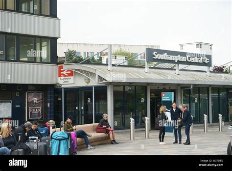 Southampton central station hi-res stock photography and images - Alamy