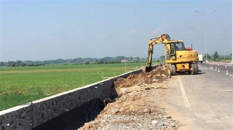 Saiful Bersyukur Jalur Lambat Di Interchange Jalan Tol Trans Jawa Kota