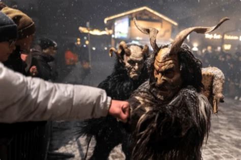 Ausschreitungen Bei Krampusumzug In S Dtirol Jugendliche St Rmen