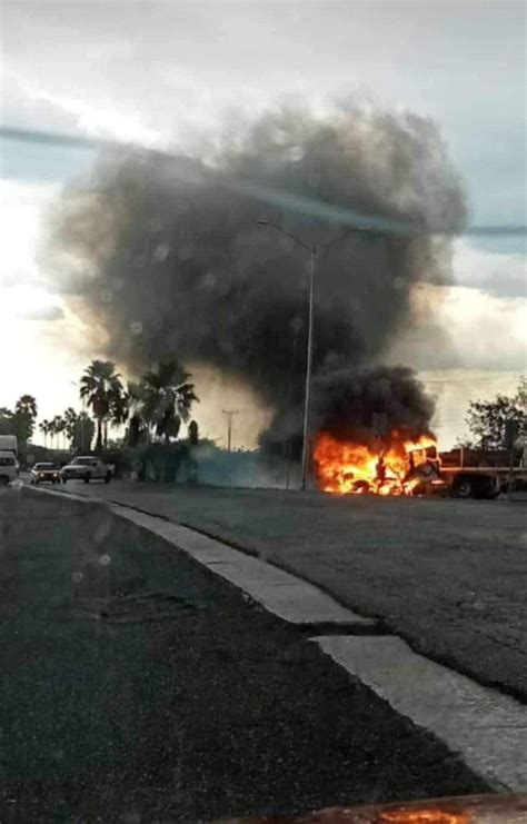 La Jornada Reportan bloqueos y vehículos quemados en carreteras de NL