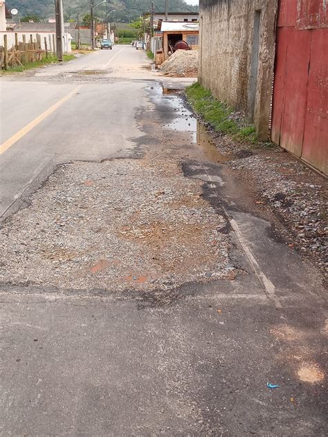 Morador De Penha Chama Aten O Para Pavimenta O Deteriorada Em Ruas