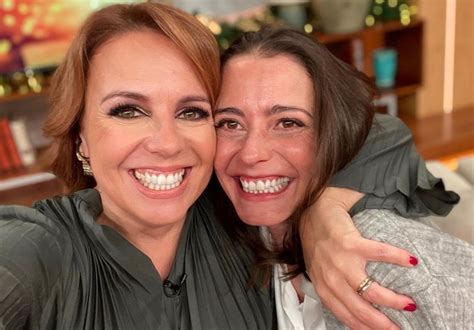 Somos Amigas De Inf Ncia T Nia Ribas De Oliveira Abre O Cora O