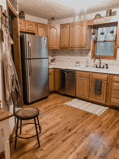 20 Modern Farmhouse Kitchen With Oak Cabinets