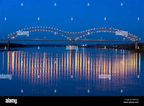 I 40 Interstate Through Hernando De Soto Bridge In Memphis Tn Stock