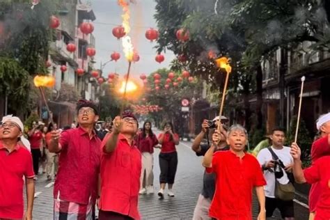 Ritual Imlek Di Kawasan Heritage Jalan Gajah Mada Padukan