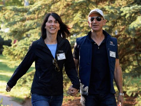 A Glimpse Into The Humble Life Of Jeff Bezos The Worlds Richest Man