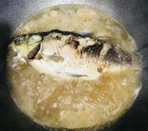 天涼後多喝湯，這樣煮鯽魚豆腐湯，湯色如牛奶一樣白，簡單又味美 每日頭條