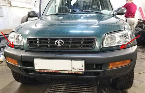 Как снять фару на Toyota RAV4 (4 видео)