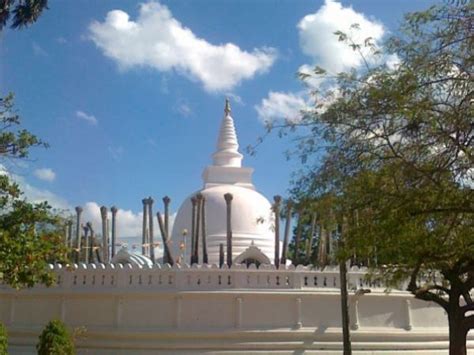 Blog - Hotel Shanthi Anuradhapura: Stupas in Anuradhapura