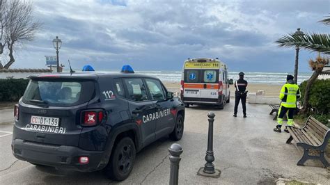 Identificata La Donna Trovata Morta In Spiaggia A Fiumicino Una