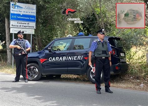 Rocca Di Capri Leone Getta Dal Finestrino Della Propria Auto Un