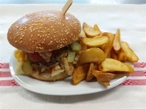 F3 BURGER DE VITA CU CARTOFI WEDGES Carne De Vita Condimente