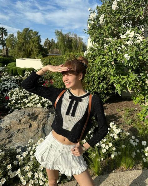 45 Cute Hot Pics Of Lisa Manoban From Blackpink Know About Her Page 2 Of 3 ZestVine 2025