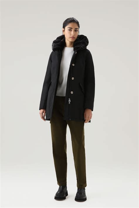 Beaker Parka Mit Kunstpelz Aus Ramar Cloth Damen Schwarz Woolrich De