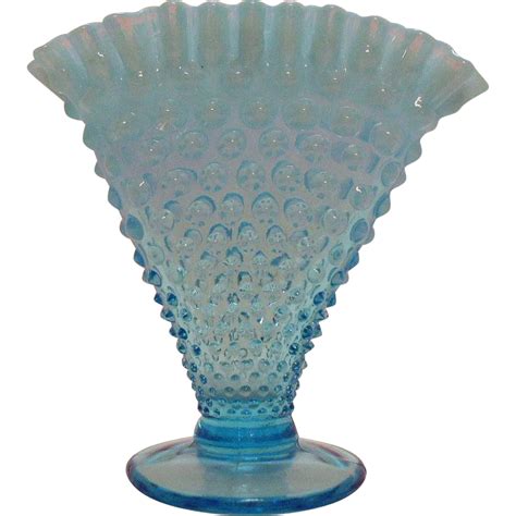 Vintage Fenton Blue Opalescent Hobnail Fan Vase 1940 50s Good Condition For Sale On Ruby Lane