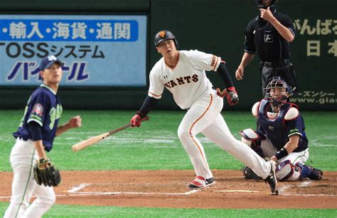 ＜巨・ヤ＞1回 2死 一塁 2ランを放つ岡本 （撮影・白鳥 佳樹） ― スポニチ Sponichi Annex 野球