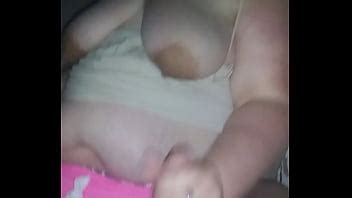 Masturbación con la mano por esposa y tetas grandes XVIDEOS