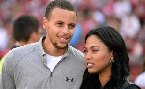 Así juega baloncesto la esposa de Stephen Curry estrella de la NBA