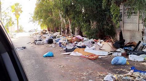 Rifiuti A Reggio Calabria Cumuli Di Spazzatura In Via Pentimele FOTO