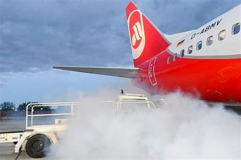 Notfall Bung Smokey Bear Am Flughafen Berlin Tegel Austrian Wings