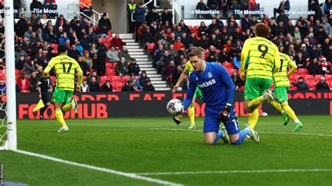 Stoke City 0 3 Norwich City Canaries Boost Championship Play Off Hopes