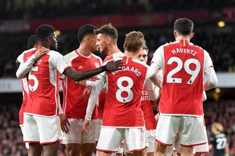 Arsenal tạm chiếm ngôi đầu sau khi đánh bại Luton 2 0 CHUYÊN TRANG