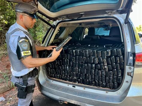 Motorista Foge De Abordagem E Abandona Carro 500 Kg De Maconha No