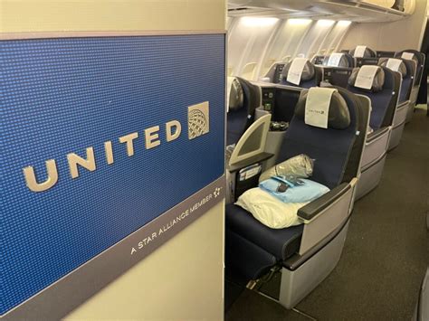 Review: United Airlines 757-200 Business Class - Live and Let's Fly